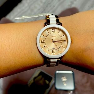 Fossil watch. Adjustable size, link’s included and box. Rose gold/ white
